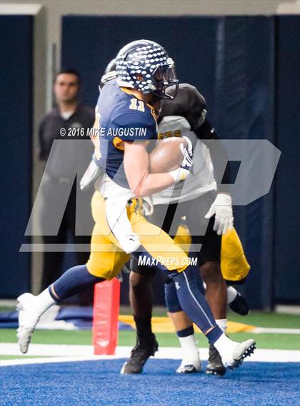 Thumbnail 1 in Highland Park vs. Mt. Pleasant (UIL 5A D1 Playoff at The Star) photogallery.