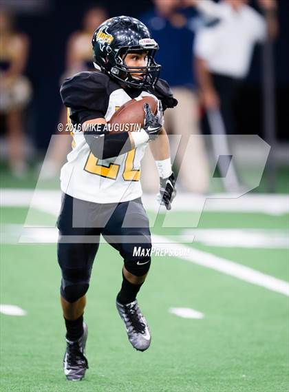 Thumbnail 1 in Highland Park vs. Mt. Pleasant (UIL 5A D1 Playoff at The Star) photogallery.