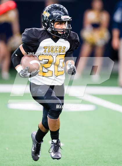 Thumbnail 3 in Highland Park vs. Mt. Pleasant (UIL 5A D1 Playoff at The Star) photogallery.