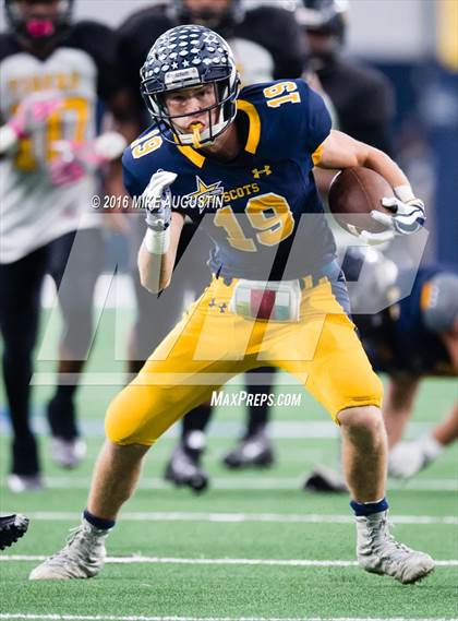 Thumbnail 3 in Highland Park vs. Mt. Pleasant (UIL 5A D1 Playoff at The Star) photogallery.