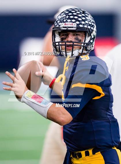 Thumbnail 2 in Highland Park vs. Mt. Pleasant (UIL 5A D1 Playoff at The Star) photogallery.