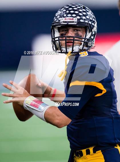Thumbnail 3 in Highland Park vs. Mt. Pleasant (UIL 5A D1 Playoff at The Star) photogallery.