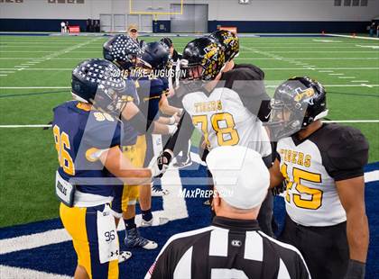Thumbnail 3 in Highland Park vs. Mt. Pleasant (UIL 5A D1 Playoff at The Star) photogallery.