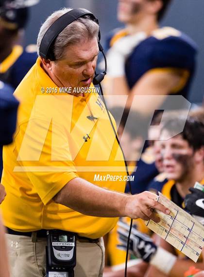 Thumbnail 2 in Highland Park vs. Mt. Pleasant (UIL 5A D1 Playoff at The Star) photogallery.