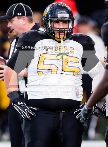 Thumbnail 2 in Highland Park vs. Mt. Pleasant (UIL 5A D1 Playoff at The Star) photogallery.