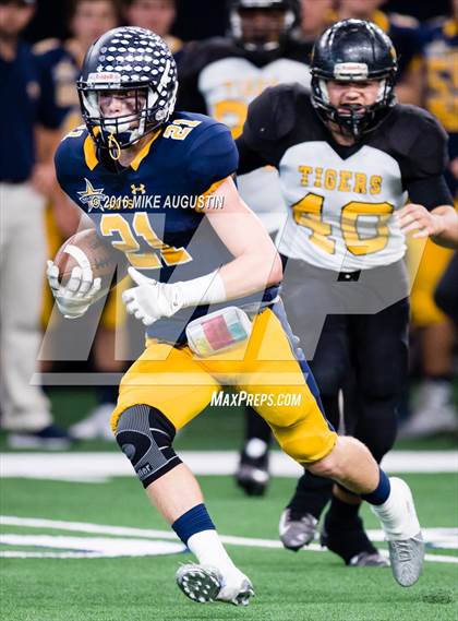 Thumbnail 2 in Highland Park vs. Mt. Pleasant (UIL 5A D1 Playoff at The Star) photogallery.