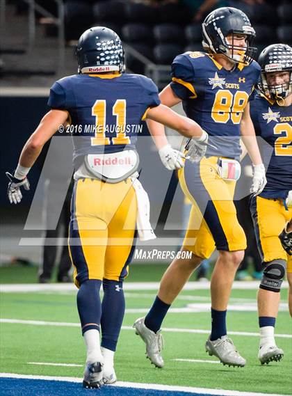 Thumbnail 1 in Highland Park vs. Mt. Pleasant (UIL 5A D1 Playoff at The Star) photogallery.