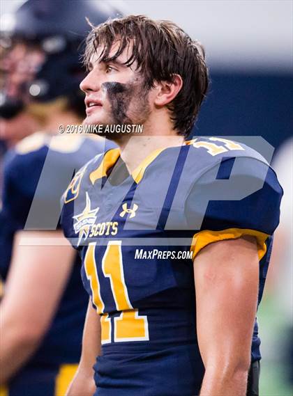 Thumbnail 2 in Highland Park vs. Mt. Pleasant (UIL 5A D1 Playoff at The Star) photogallery.