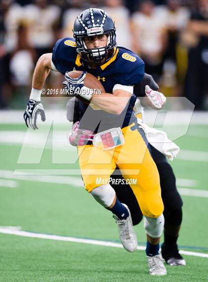 Thumbnail 1 in Highland Park vs. Mt. Pleasant (UIL 5A D1 Playoff at The Star) photogallery.
