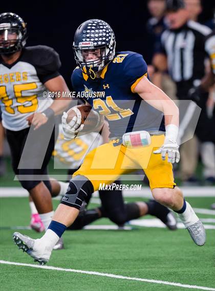 Thumbnail 3 in Highland Park vs. Mt. Pleasant (UIL 5A D1 Playoff at The Star) photogallery.