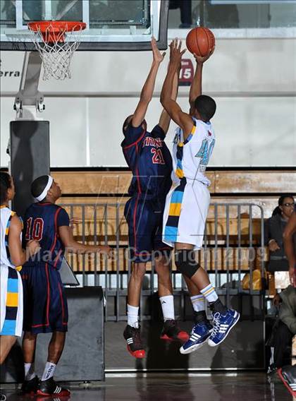 Thumbnail 1 in Los Osos vs. Colony (So Cal Shootout) photogallery.