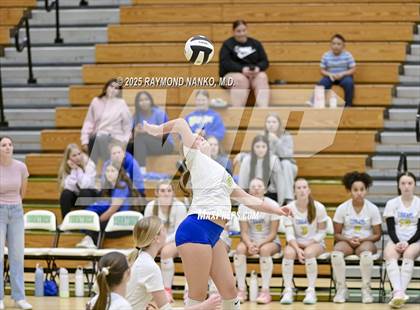 Thumbnail 1 in Greenfield-Central vs. Richmond (IHSAA 4A Section 9 Round 1) photogallery.