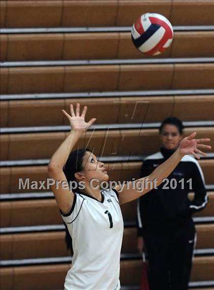 Thumbnail 1 in Thousand Oaks vs. Bishop O'Dowd (2010 Durango Fall Classic) photogallery.