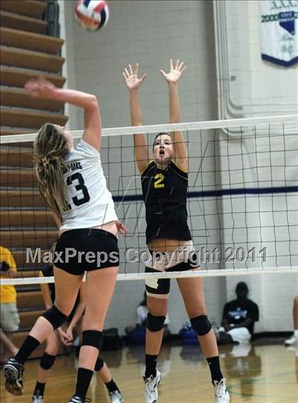 Thumbnail 3 in Thousand Oaks vs. Bishop O'Dowd (2010 Durango Fall Classic) photogallery.
