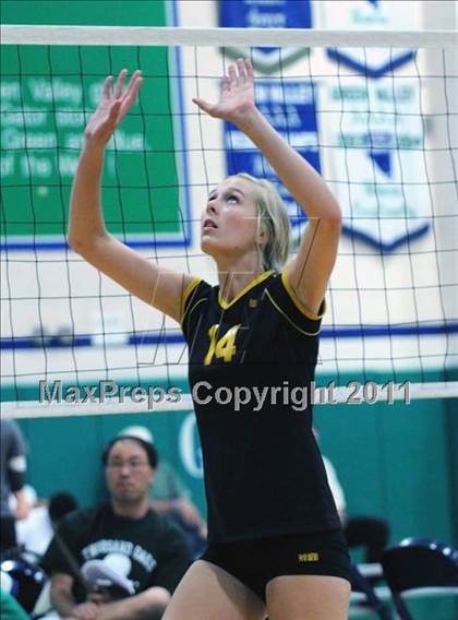 Thumbnail 2 in Thousand Oaks vs. Bishop O'Dowd (2010 Durango Fall Classic) photogallery.