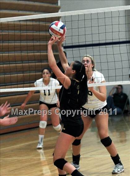 Thumbnail 3 in Thousand Oaks vs. Bishop O'Dowd (2010 Durango Fall Classic) photogallery.
