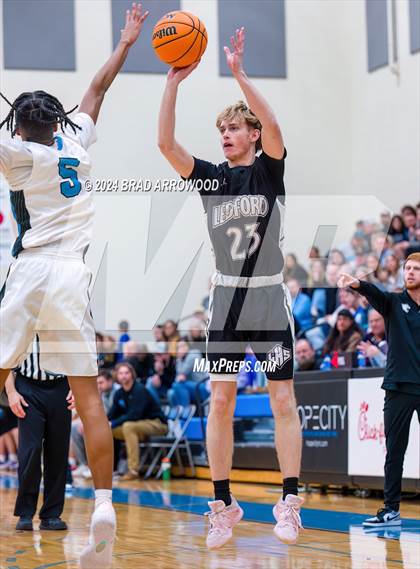 Thumbnail 1 in Ledford @ Oak Grove photogallery.