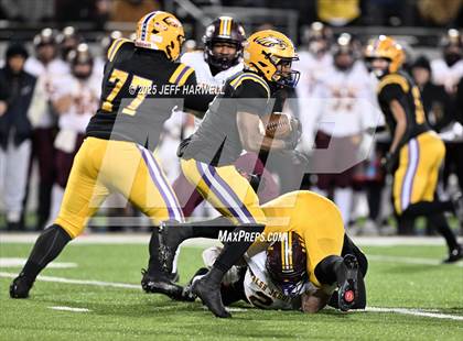 Thumbnail 2 in Avon vs. Walsh Jesuit (OHSAA Division 2 Semifinal) photogallery.