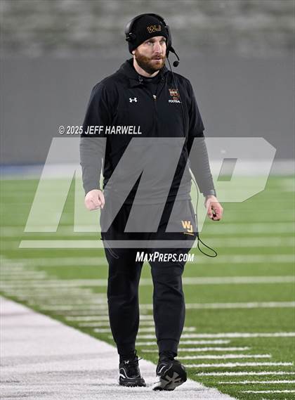 Thumbnail 1 in Avon vs. Walsh Jesuit (OHSAA Division 2 Semifinal) photogallery.