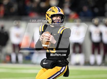 Thumbnail 3 in Avon vs. Walsh Jesuit (OHSAA Division 2 Semifinal) photogallery.