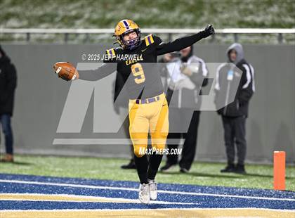 Thumbnail 2 in Avon vs. Walsh Jesuit (OHSAA Division 2 Semifinal) photogallery.