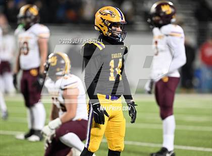 Thumbnail 1 in Avon vs. Walsh Jesuit (OHSAA Division 2 Semifinal) photogallery.