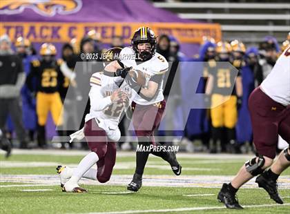 Thumbnail 2 in Avon vs. Walsh Jesuit (OHSAA Division 2 Semifinal) photogallery.
