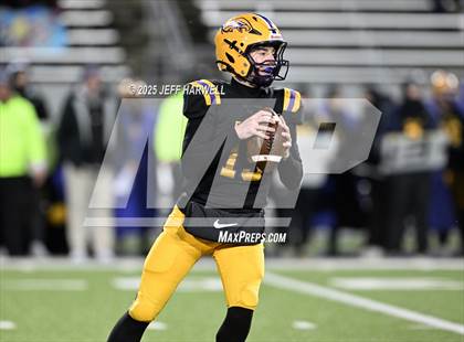 Thumbnail 1 in Avon vs. Walsh Jesuit (OHSAA Division 2 Semifinal) photogallery.