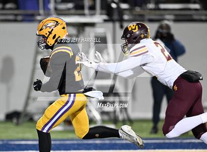 Thumbnail 1 in Avon vs. Walsh Jesuit (OHSAA Division 2 Semifinal) photogallery.