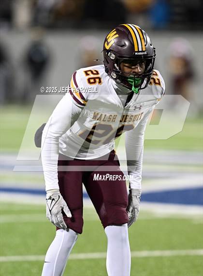 Thumbnail 1 in Avon vs. Walsh Jesuit (OHSAA Division 2 Semifinal) photogallery.