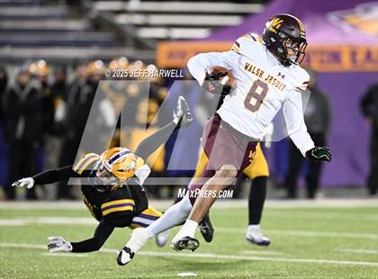 Thumbnail 2 in Avon vs. Walsh Jesuit (OHSAA Division 2 Semifinal) photogallery.