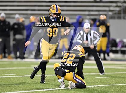 Thumbnail 3 in Avon vs. Walsh Jesuit (OHSAA Division 2 Semifinal) photogallery.