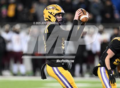 Thumbnail 1 in Avon vs. Walsh Jesuit (OHSAA Division 2 Semifinal) photogallery.