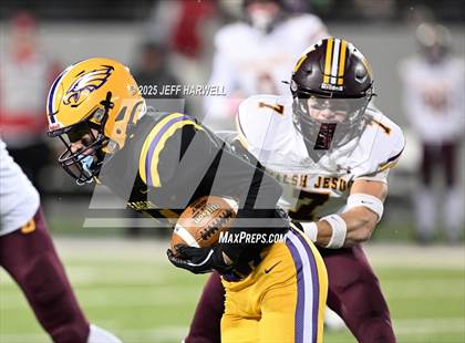 Thumbnail 1 in Avon vs. Walsh Jesuit (OHSAA Division 2 Semifinal) photogallery.