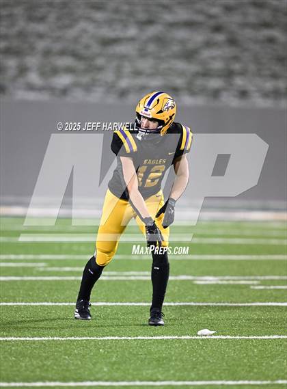 Thumbnail 2 in Avon vs. Walsh Jesuit (OHSAA Division 2 Semifinal) photogallery.