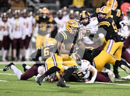 Thumbnail 2 in Avon vs. Walsh Jesuit (OHSAA Division 2 Semifinal) photogallery.