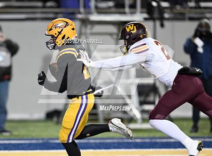 Thumbnail 2 in Avon vs. Walsh Jesuit (OHSAA Division 2 Semifinal) photogallery.