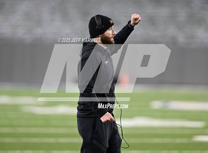 Thumbnail 2 in Avon vs. Walsh Jesuit (OHSAA Division 2 Semifinal) photogallery.