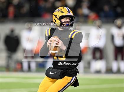 Thumbnail 1 in Avon vs. Walsh Jesuit (OHSAA Division 2 Semifinal) photogallery.