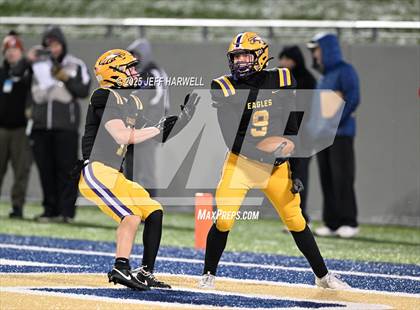 Thumbnail 3 in Avon vs. Walsh Jesuit (OHSAA Division 2 Semifinal) photogallery.