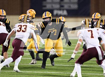 Thumbnail 3 in Avon vs. Walsh Jesuit (OHSAA Division 2 Semifinal) photogallery.