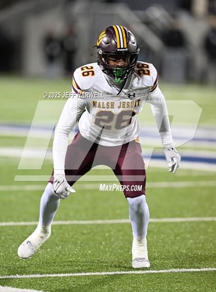 Thumbnail 3 in Avon vs. Walsh Jesuit (OHSAA Division 2 Semifinal) photogallery.