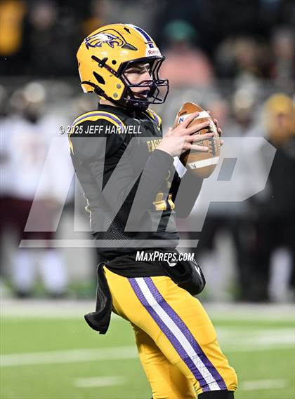 Thumbnail 2 in Avon vs. Walsh Jesuit (OHSAA Division 2 Semifinal) photogallery.