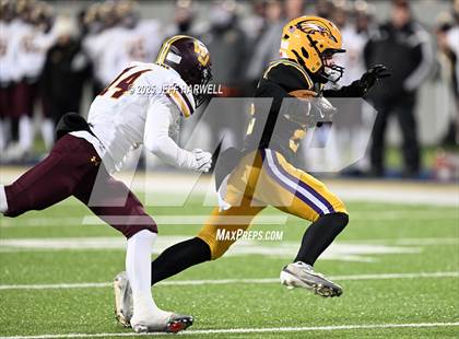 Thumbnail 1 in Avon vs. Walsh Jesuit (OHSAA Division 2 Semifinal) photogallery.