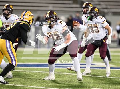 Thumbnail 1 in Avon vs. Walsh Jesuit (OHSAA Division 2 Semifinal) photogallery.