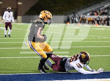 Thumbnail 2 in Avon vs. Walsh Jesuit (OHSAA Division 2 Semifinal) photogallery.