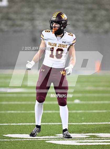 Thumbnail 1 in Avon vs. Walsh Jesuit (OHSAA Division 2 Semifinal) photogallery.