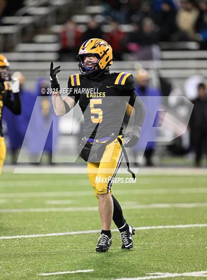 Thumbnail 3 in Avon vs. Walsh Jesuit (OHSAA Division 2 Semifinal) photogallery.