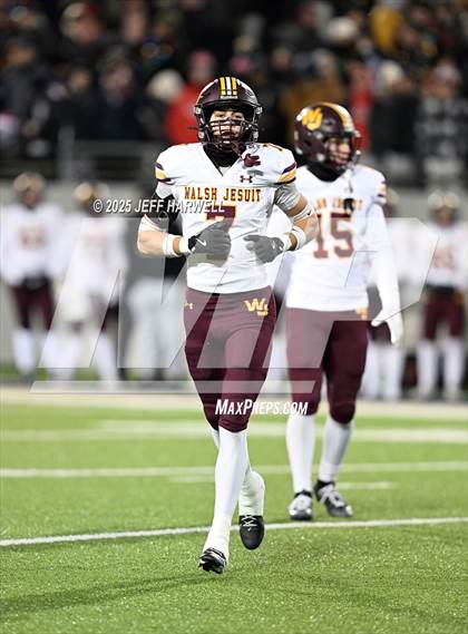 Thumbnail 1 in Avon vs. Walsh Jesuit (OHSAA Division 2 Semifinal) photogallery.