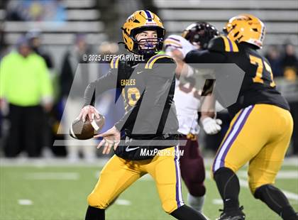 Thumbnail 1 in Avon vs. Walsh Jesuit (OHSAA Division 2 Semifinal) photogallery.